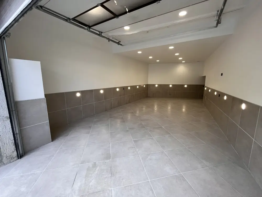 Création d'un espace livraison dans un garage automobile
